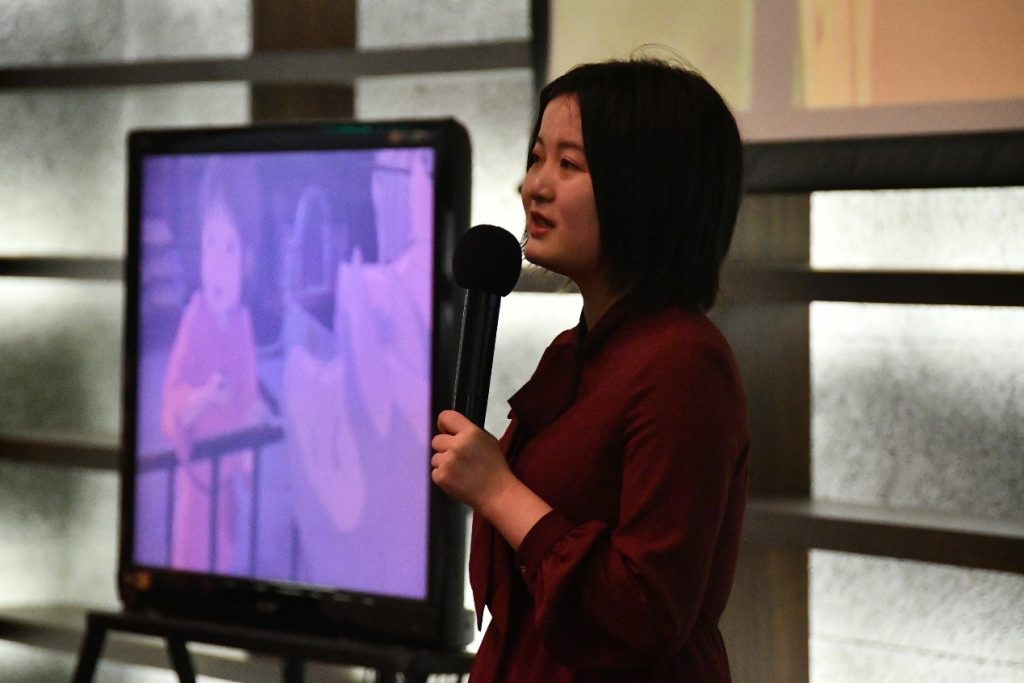2019北京实习团成员莫诗妍正在分享“梦见全家变成猪”的故事